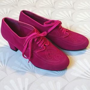 Aris Allen vibrant pink shoes
